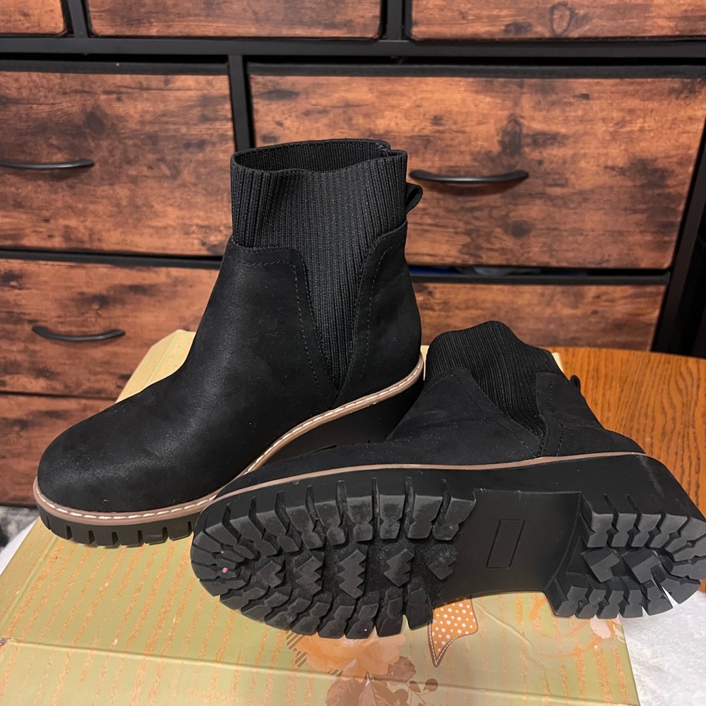 Very G Black Ankle Boots